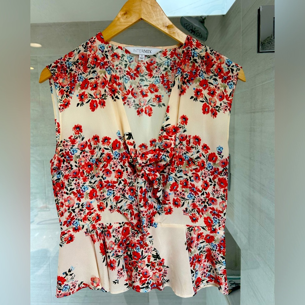 Intermix floral cropped tie-front blouse size 4
